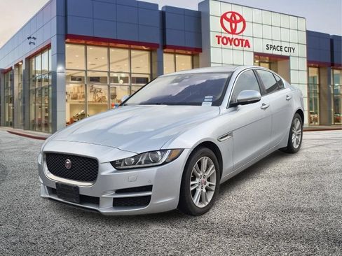 Used 2018 Jaguar XE Premium AWD/4WD image 2