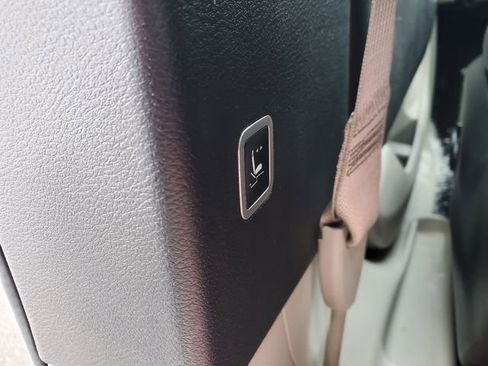 Certified 2024 Chrysler Pacifica Touring-L image 22