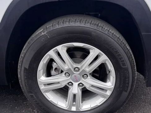 Used 2024 GMC Terrain SLE FWD image 8