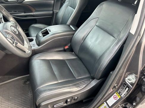 Used 2015 Toyota Highlander XLE image 16