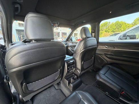Used 2024 Jeep Grand Cherokee L Limited AWD/4WD image 16