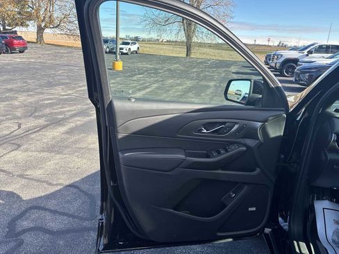 Used 2022 Chevrolet Traverse Premier image 22