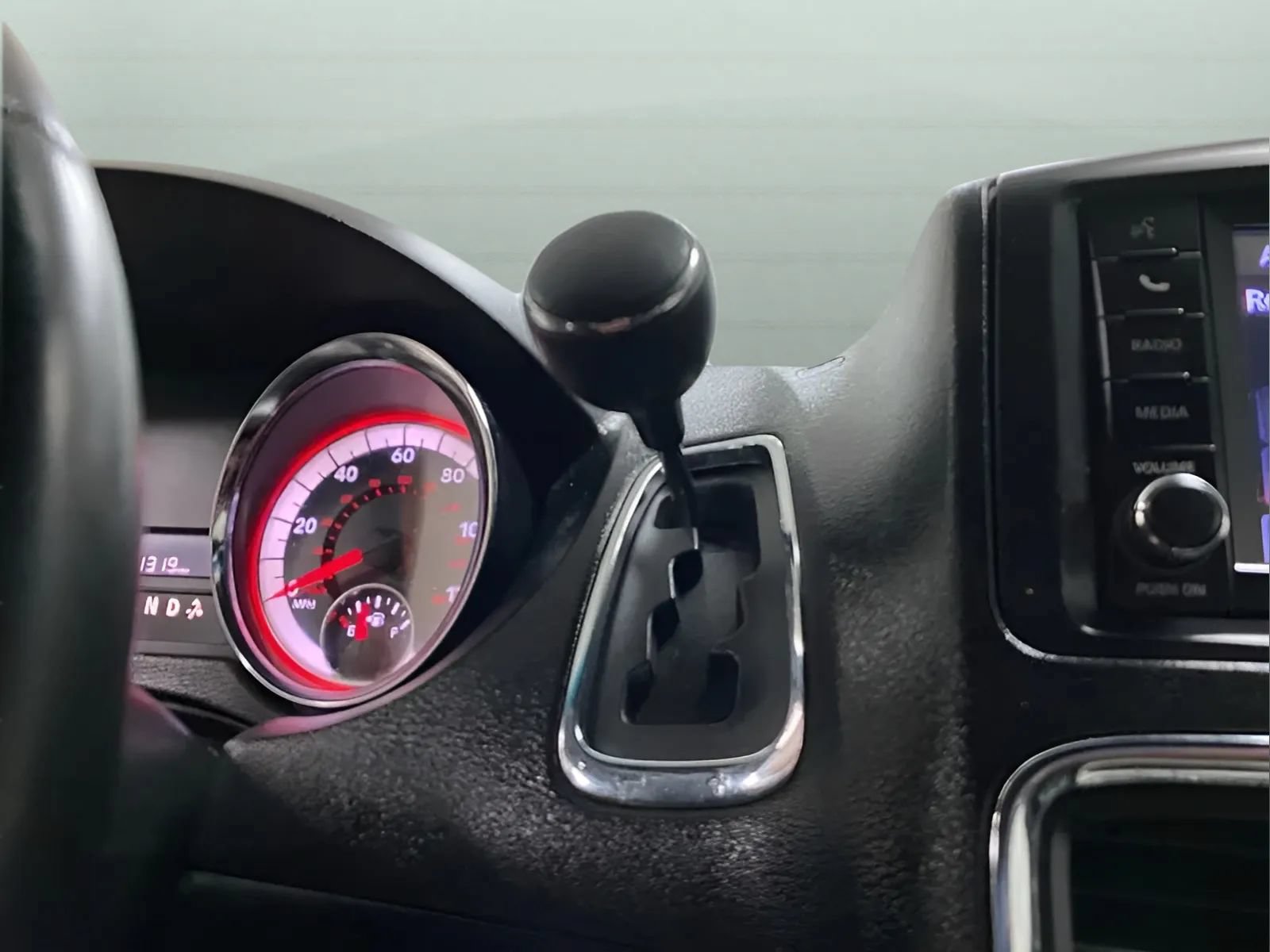 Used 2019 Dodge Grand Caravan SXT FWD image 21