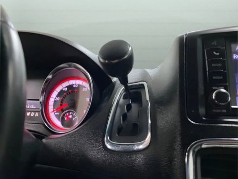 Used 2019 Dodge Grand Caravan SXT FWD image 21