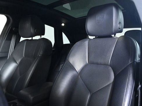 Certified 2018 Porsche Macan S AWD/4WD image 5