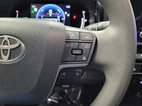 Used 2025 Toyota Camry LE FWD image 24