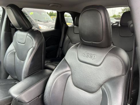 Used 2019 Jeep Cherokee Limited AWD/4WD image 15