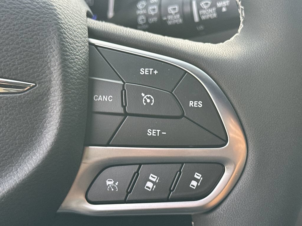 New 2026 Chrysler Pacifica Select FWD image 24