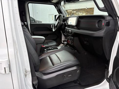 Used 2024 Jeep Gladiator Rubicon AWD/4WD image 9