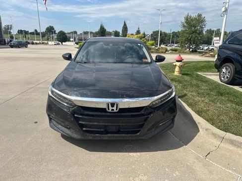 Used 2018 Honda Accord Touring image 10