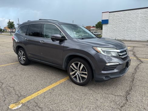 Used 2018 Honda Pilot Touring image 16