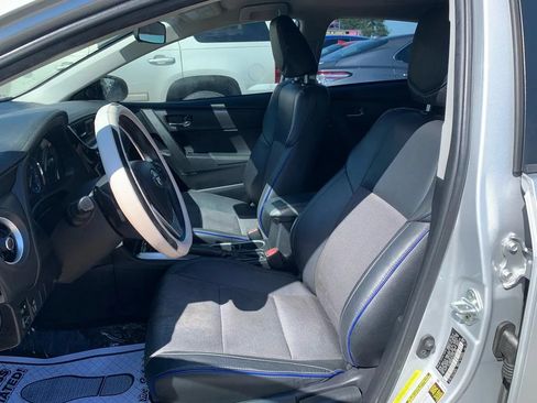 Used 2019 Toyota Corolla SE FWD image 17