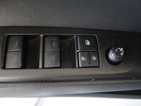 Used 2022 Toyota Camry LE AWD/4WD image 11