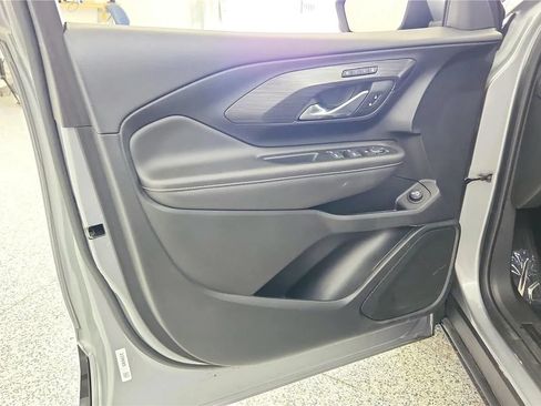 Used 2023 GMC Terrain SLT FWD image 31