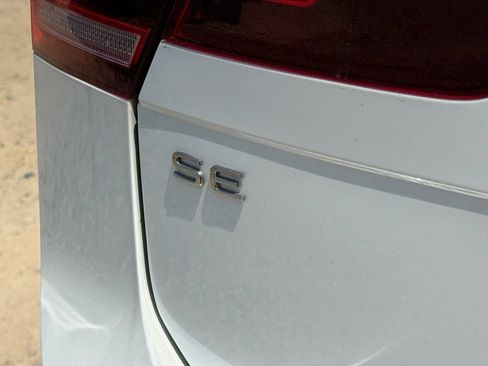 Used 2024 Volkswagen Tiguan SE R-Line AWD/4WD image 44