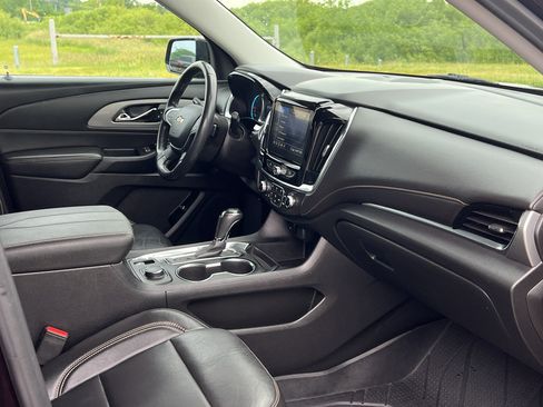 Used 2020 Chevrolet Traverse LT w/ LPO, Blackout Package FWD image 28