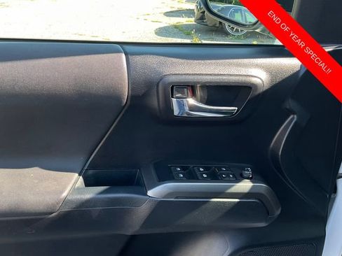 Used 2020 Toyota Tacoma TRD Sport image 11