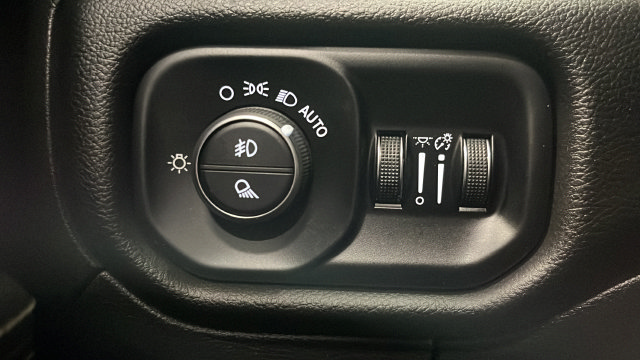 Used 2025 RAM 1500 Laramie w/ Sport Appearance Package AWD/4WD image 32
