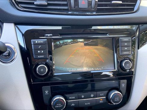 Used 2022 Nissan Rogue Sport SV image 11