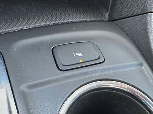 Used 2023 Chevrolet Equinox LT image 31