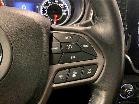 Used 2021 Jeep Cherokee Limited image 24