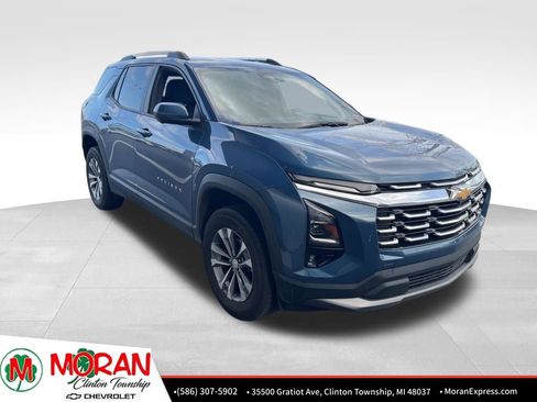 Used 2025 Chevrolet Equinox LT w/ Convenience Package II image 2