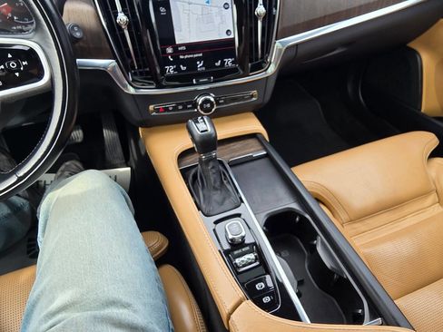 Used 2021 Volvo V90 T6 Cross Country image 26