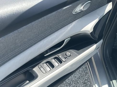 Certified 2024 Hyundai Elantra Limited FWD image 15