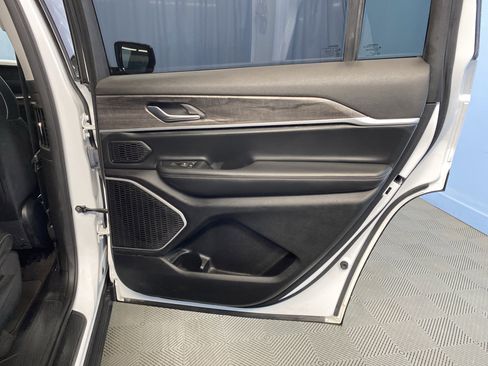 Used 2021 Jeep Grand Cherokee L Limited image 46