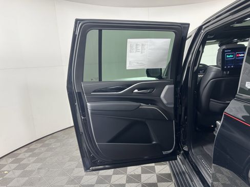 Used 2023 Cadillac Escalade ESV Sport w/ LPO, ONYX Package image 37