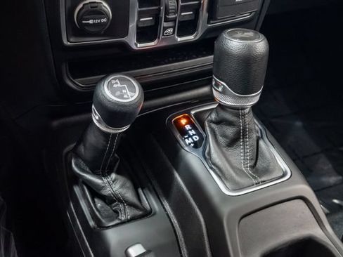 Used 2024 Jeep Wrangler Unlimited Sport AWD/4WD image 19