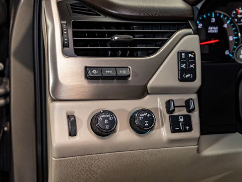 Used 2017 GMC Yukon Denali w/ Open Road Package AWD/4WD image 16