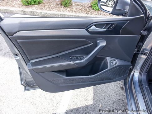 Used 2024 Volkswagen Jetta SE FWD image 17