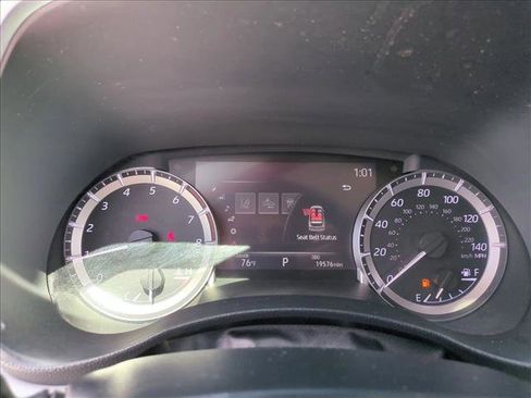 Used 2023 Toyota Highlander XLE FWD image 11