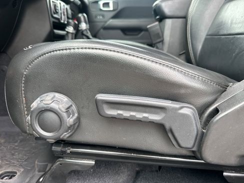 Used 2022 Jeep Wrangler Unlimited Sahara AWD/4WD image 29