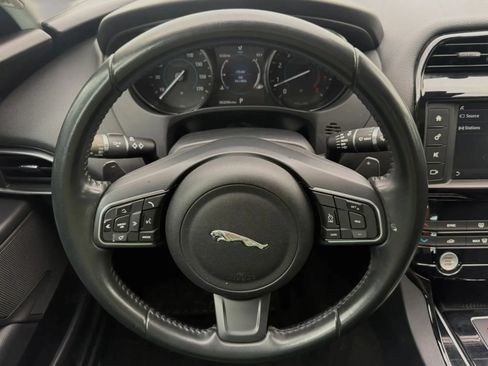 Used 2018 Jaguar XE Premium RWD image 32