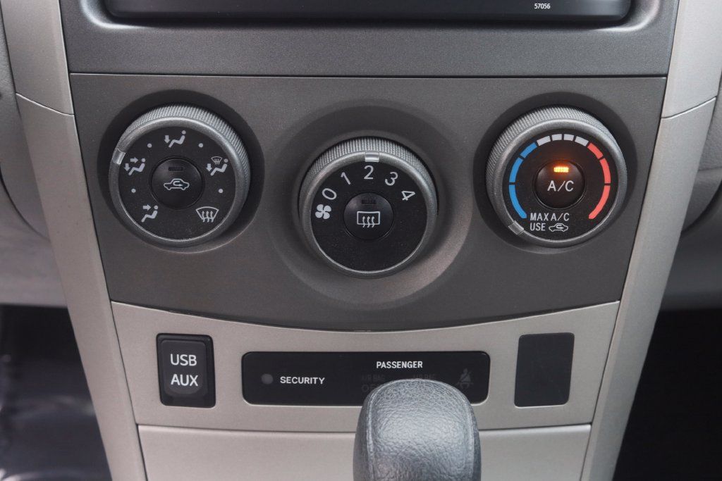 Used 2013 Toyota Corolla LE FWD image 12