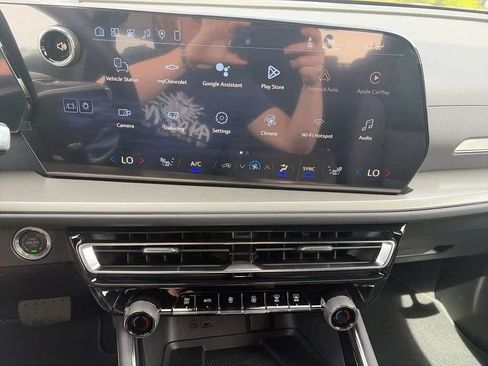 New 2026 Chevrolet Traverse LT w/ Driver Confidence Package FWD image 19