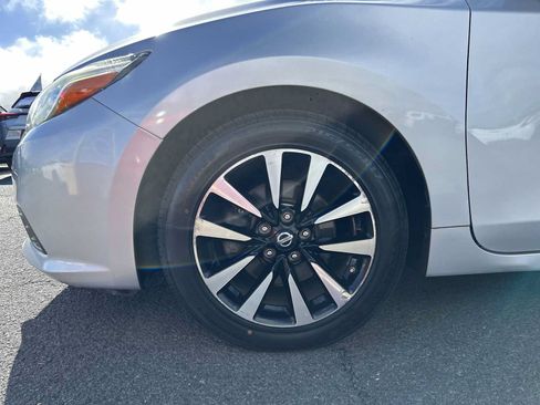 Used 2018 Nissan Altima 2.5 SV FWD image 17