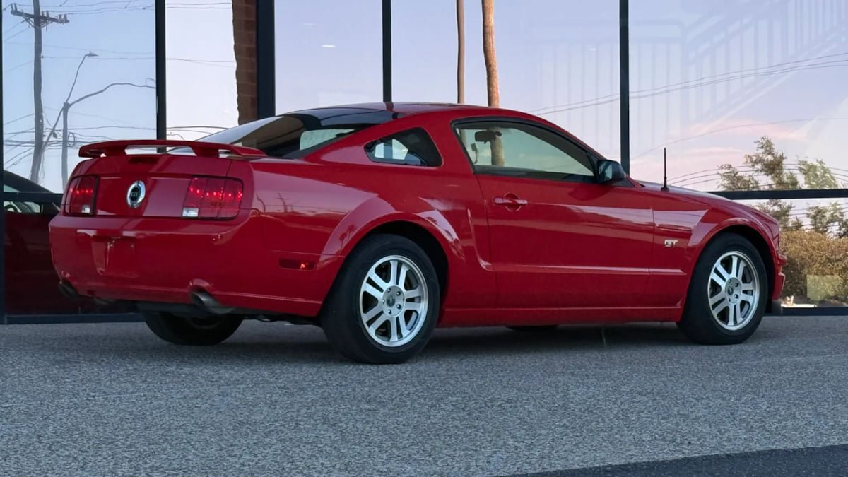 Used 2005 Ford Mustang GT Premium RWD image 12