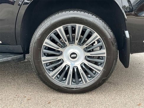 Used 2022 Cadillac Escalade Premium Luxury image 17