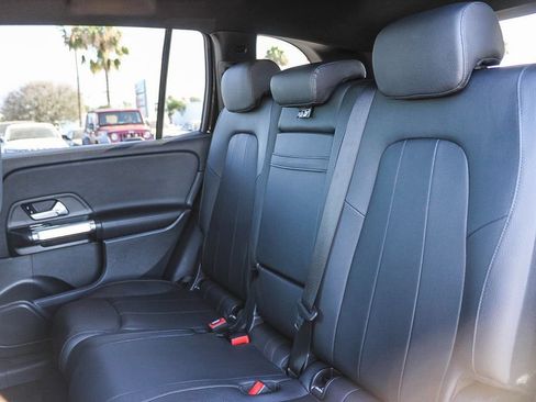 Used 2023 Mercedes-Benz GLB 250 4MATIC image 19