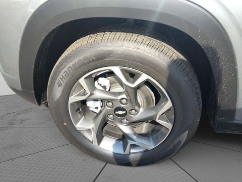 Used 2025 Chevrolet Trax LT w/ Driver Confidence Package FWD image 29