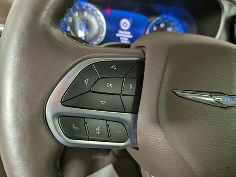 Used 2020 Chrysler Pacifica Touring-L Plus FWD image 21