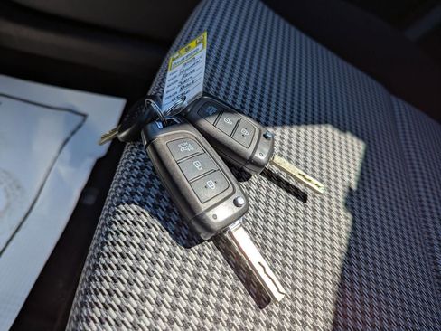 Used 2023 Hyundai Kona SE image 13