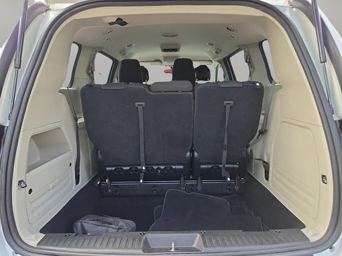 Used 2019 Dodge Grand Caravan SE FWD image 28