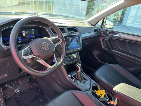 Used 2023 Volkswagen Tiguan SE image 13