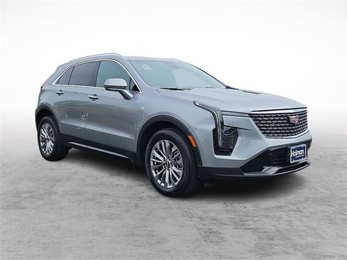 Used 2024 Cadillac XT4 Premium Luxury image 7
