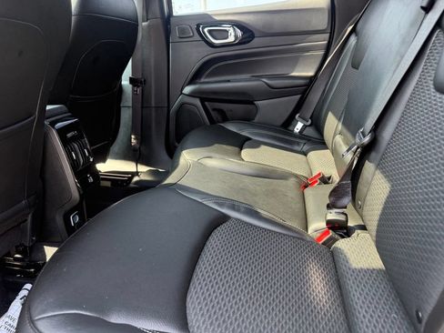 Used 2023 Jeep Compass Latitude w/ Sun and Sound Group AWD/4WD image 16