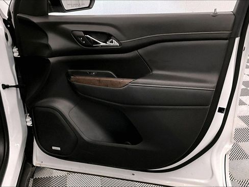 Used 2023 GMC Acadia Denali w/ Denali Ultimate Package FWD image 23